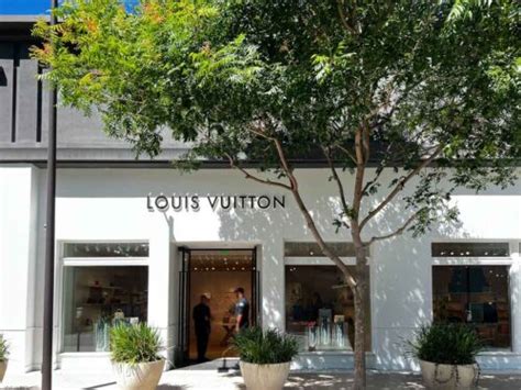 louis vuitton walnut creek hours.